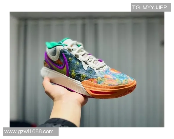 欧文新鞋发布会引发争议:踩踏耐克Logo展现艺术无界限的真实表达 欧文新鞋发布会引发争议:踩踏耐克Logo展现艺术无界限的真实表达